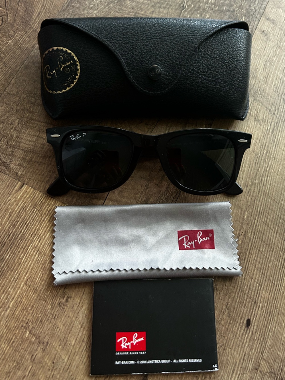 Authentic Ray-Ban Black Men’s Sunglasses and Leather Case